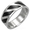Ocelový prsten - šikmé černé obdelníky na vrchní ploše prstenu